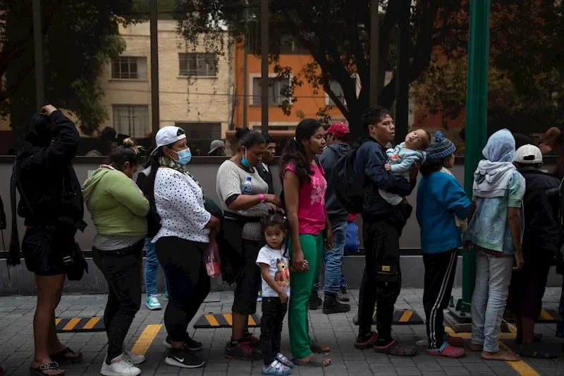 Solicitudes de refugio en México suben 300% en 2021. Falta personal para procesarlos