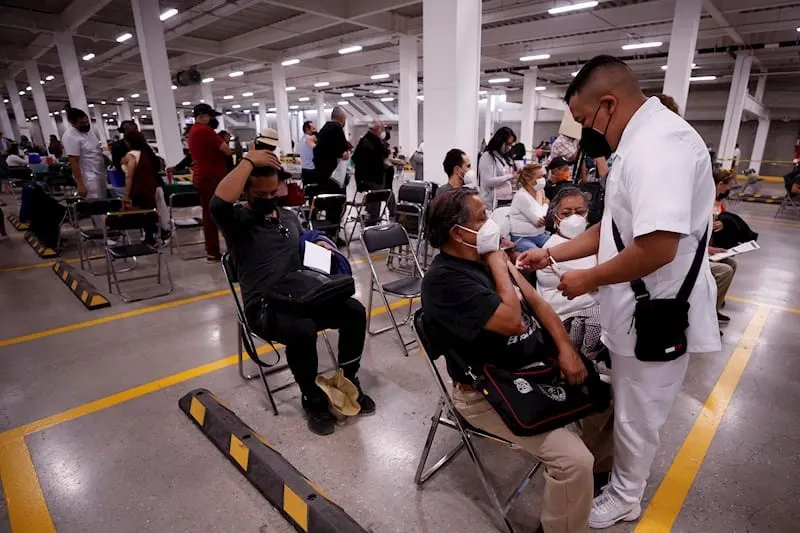 México eliminará formulario por el COVID-19 en aeropuertos porque "no sirven para frenar el virus"