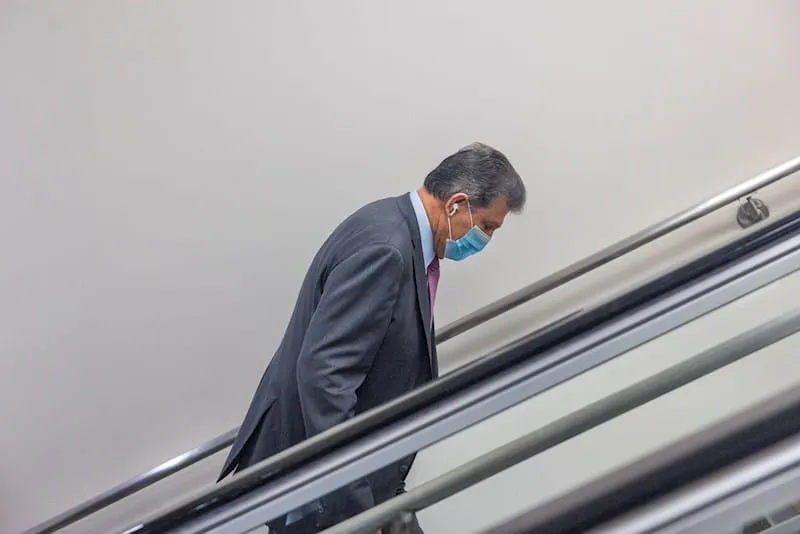 Senador Manchin no votará a favor plan de gastos sociales de Biden