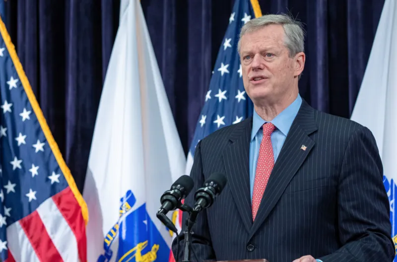 Baker indulta a dos presos condenados a cadena perpetua