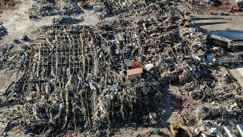 Tornados arrasaron ocho estados de EEUU. En Kentucky hay 64 fallecidos