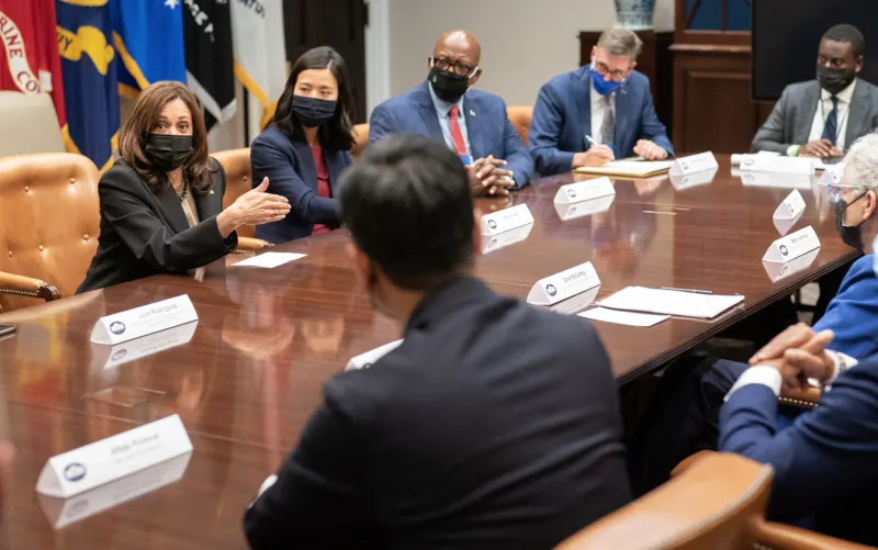 Wu visita la Casa Blanca para conseguir más apoyo económico para Boston