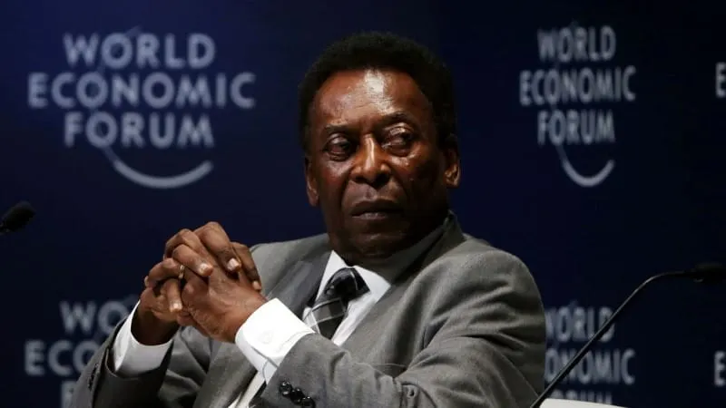 Hospitalizan a Pelé para someterlo a quimioterapia