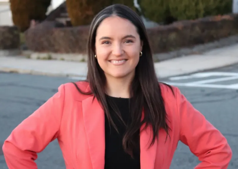 Tania Del Rio, inmigrante latina, busca ocupar el escaño que dejaría libre Lydia Edwards