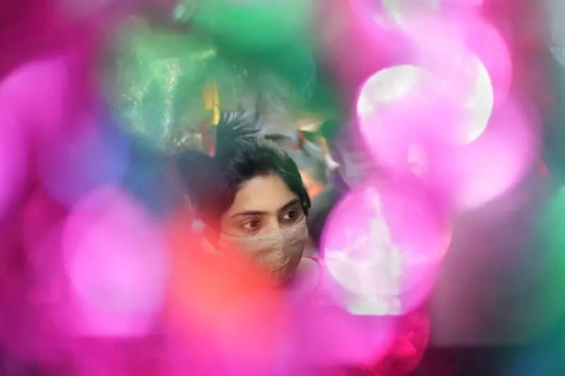 Autoridades reportan un récord de casos de COVID-19 entre niños