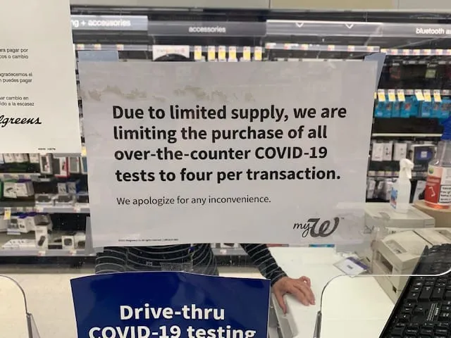 Escasez de pruebas rápidas de COVID-19 crea desesperación entre los ciudadanos