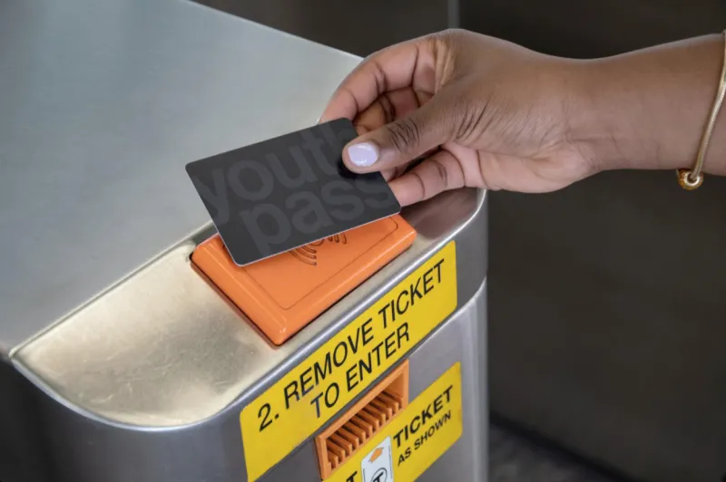 La MBTA lanza versión digital del Youth Pass