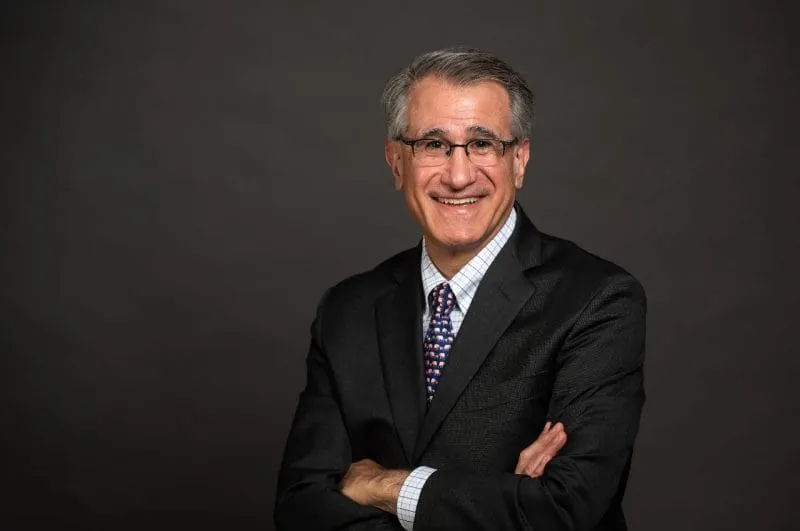 Anthony Monaco, presidente de Tufts University,  anuncia su retiro