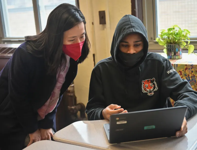 Wu: Escuelas de Boston no levantarán el mandato de mascarillas a fin de mes