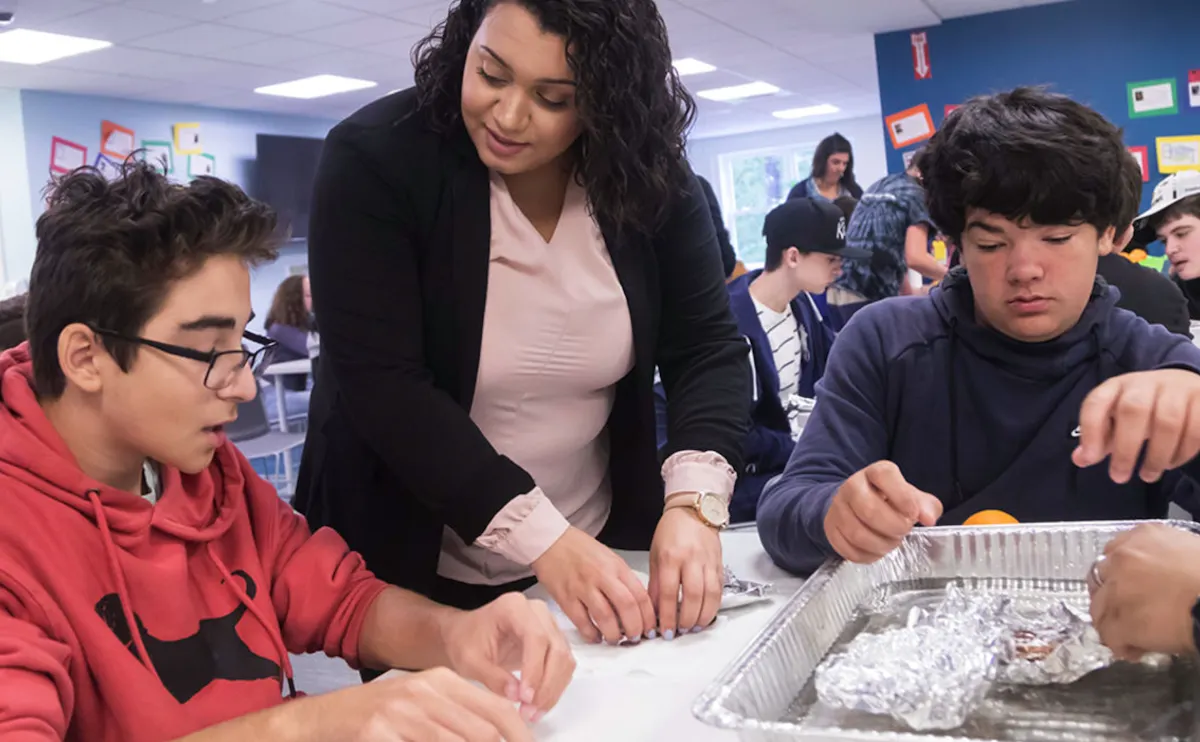 ¿Quieres formarte en liderazgo educativo? Entra al nuevo programa para maestros de Massachusetts