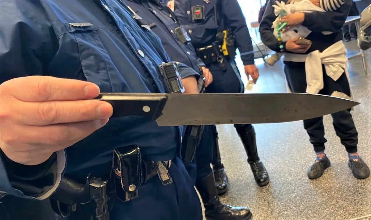 Agentes de seguridad hallaron un cuchillo en un asiento de seguridad para automóvil en Boston