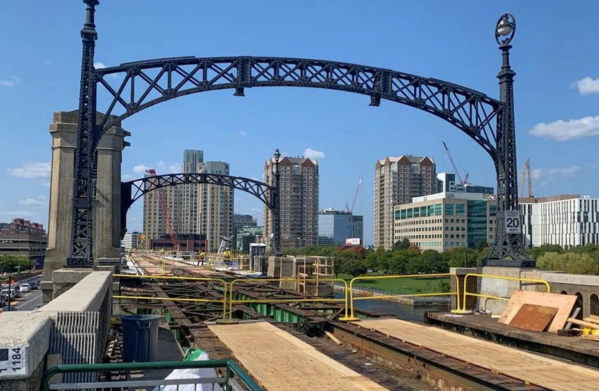 MBTA refuerza seguridad en obras de Viaducto Lechmere 