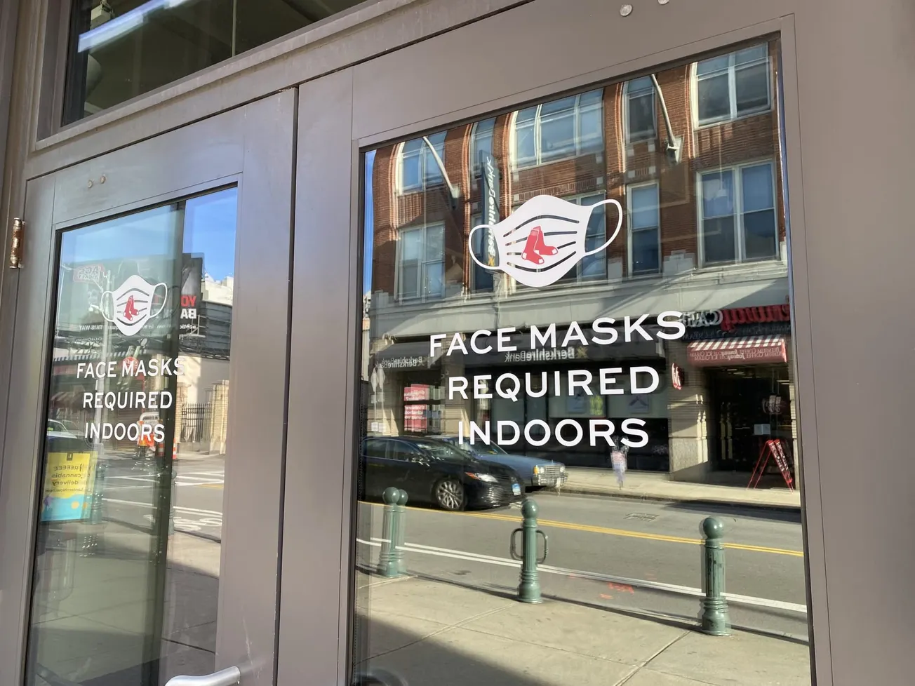 Boston levanta mandato de mascarillas para espacios cerrados