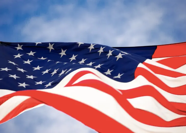 as tarjetas de residencia otorgadas a los recién llegados también creció, pero no a los niveles anteriores