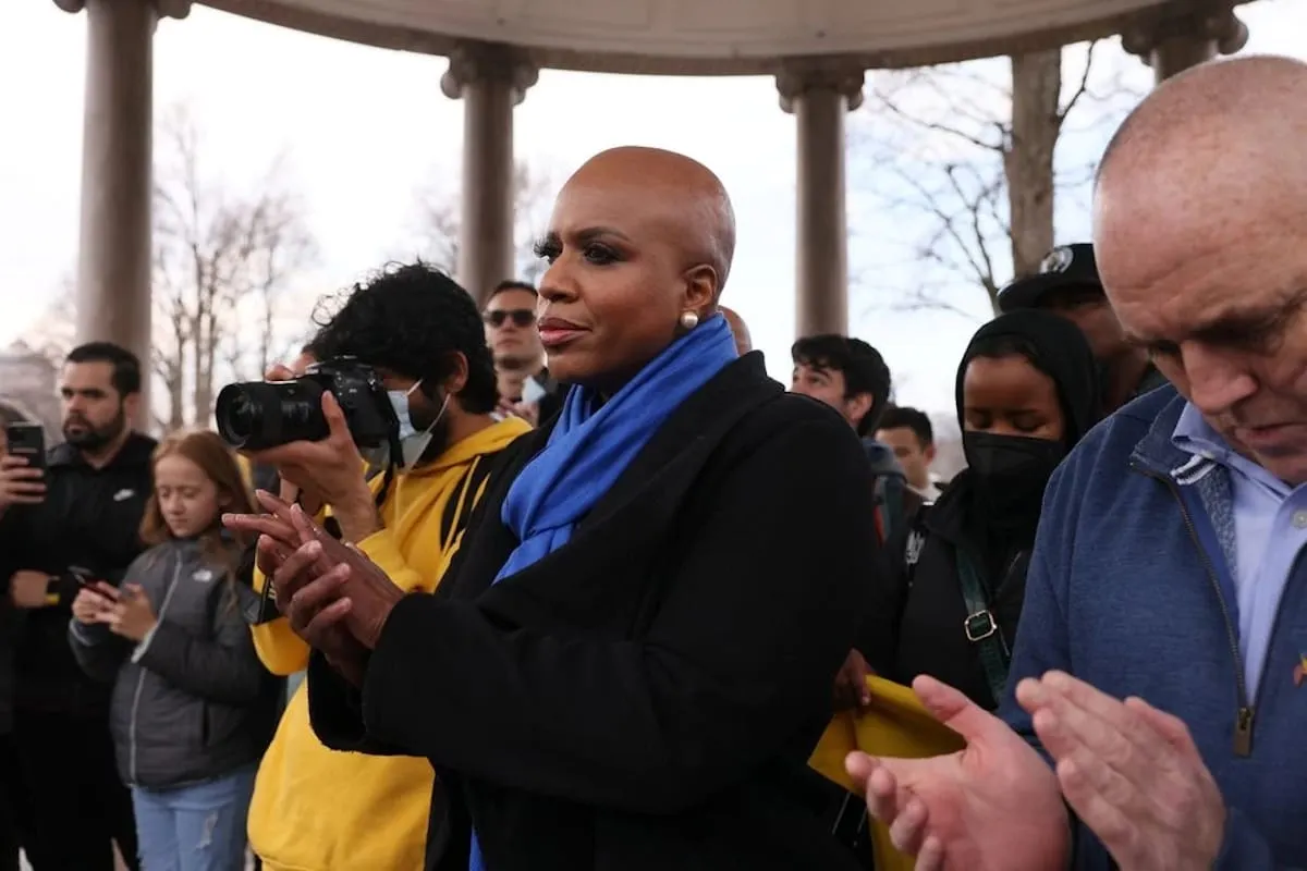 Líderes de Massachusetts instan a Biden a eliminar la deuda estudiantil 