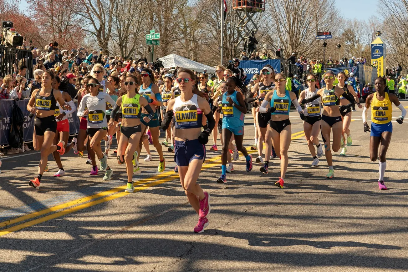 La Maratón de Boston es el más antiguo del mundo en el cual todos los atletas desean participar. En el pelotón de las mujeres