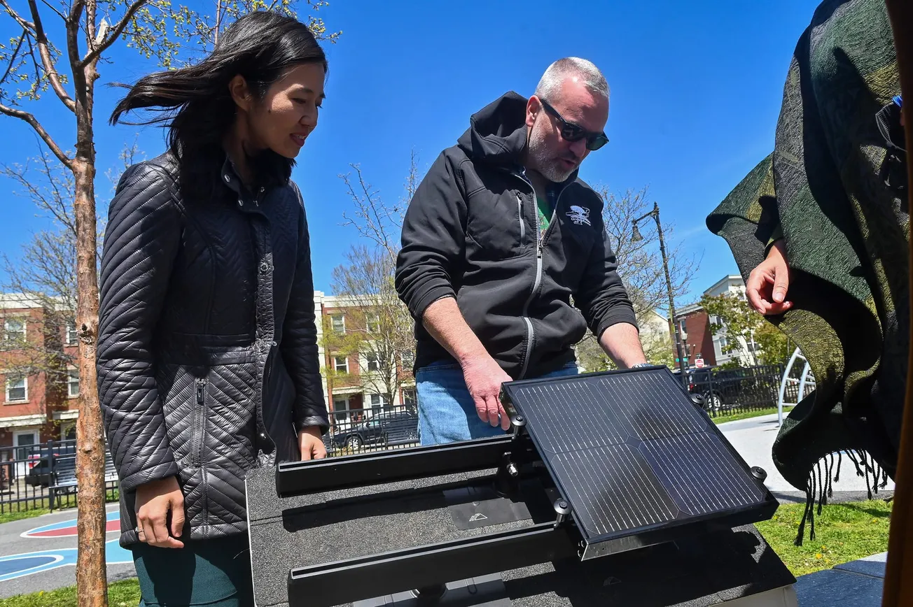 Wu anuncia programa de energía renovable para East Boston