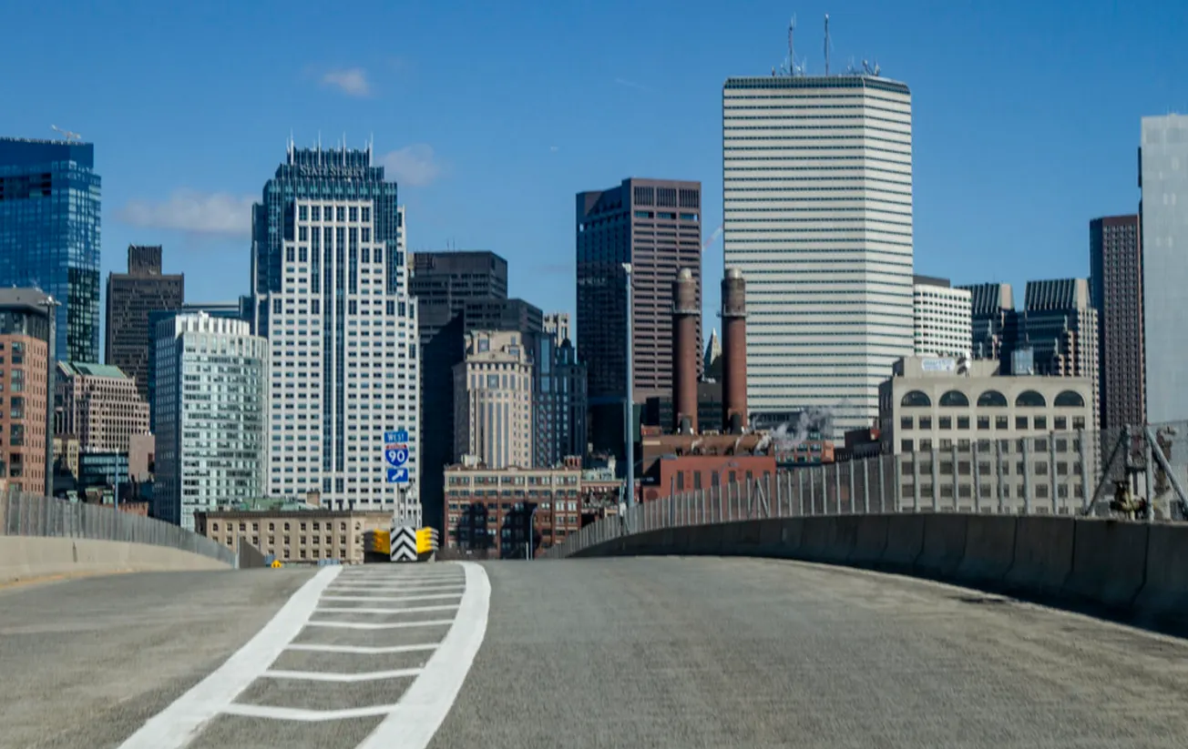 Advierten sobre fuerte tráfico en el fin de semana de Memorial Day