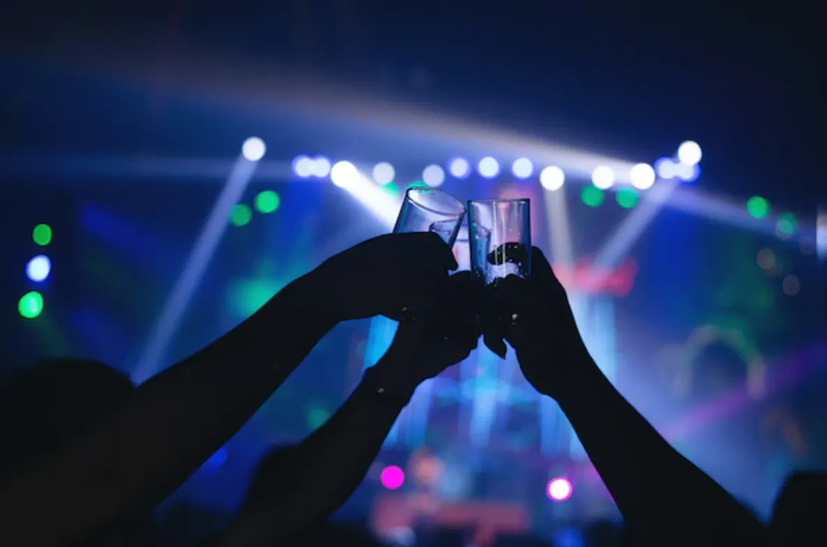 Policía alerta sobre bebidas alteradas en clubes de Boston