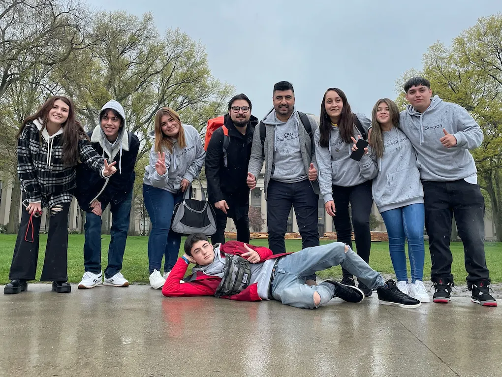 Teenagers innovadores viajaron desde Chile para presentar proyectos a profesores del MIT