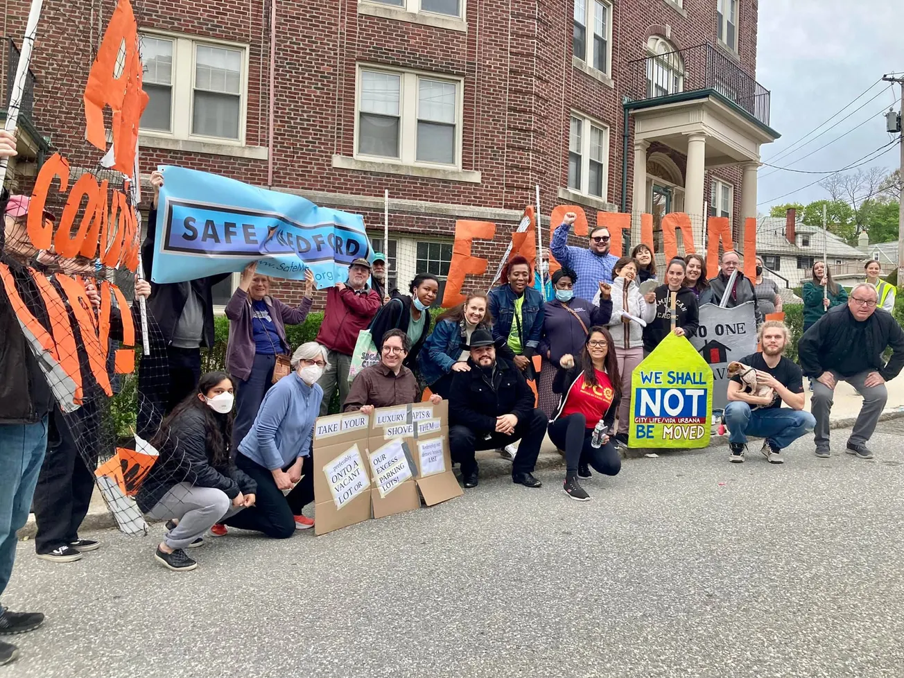 Familias latinas enfrentan juicio por desalojo en East Boston