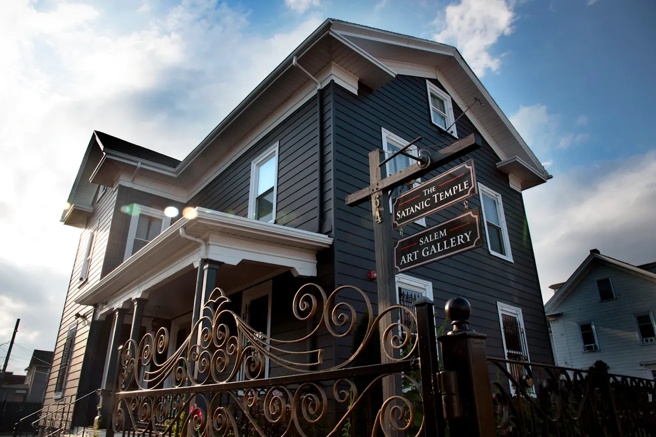Hombre arrestado por incendiar Templo Satánico de Salem