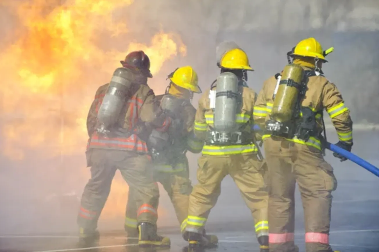 Un trabajador herido tras incendio en subestación eléctrica de Newton