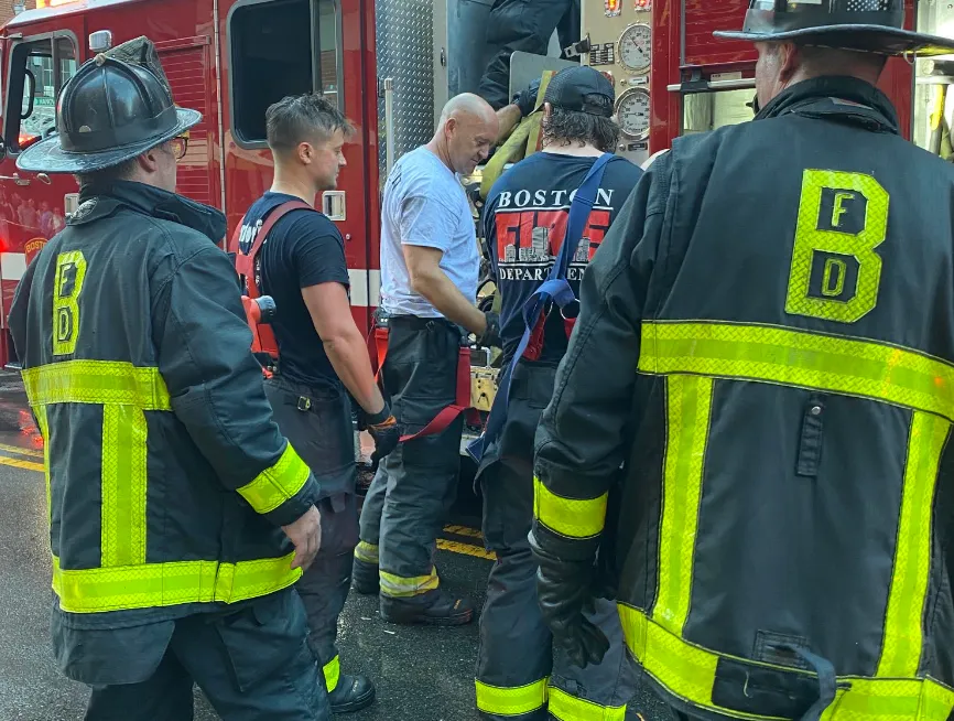 Incendio en rascacielos de Boston deja dos heridos