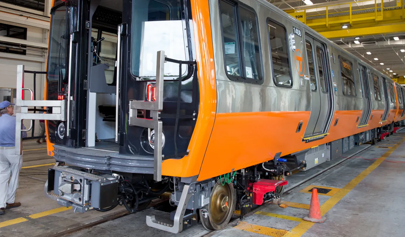 Actos de vandalismo generan retrasos en Línea Naranja