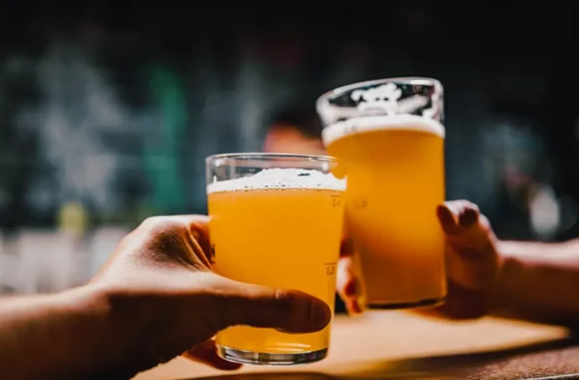 ¡Cuidado en bares! Alertan sobre bebidas adulteradas