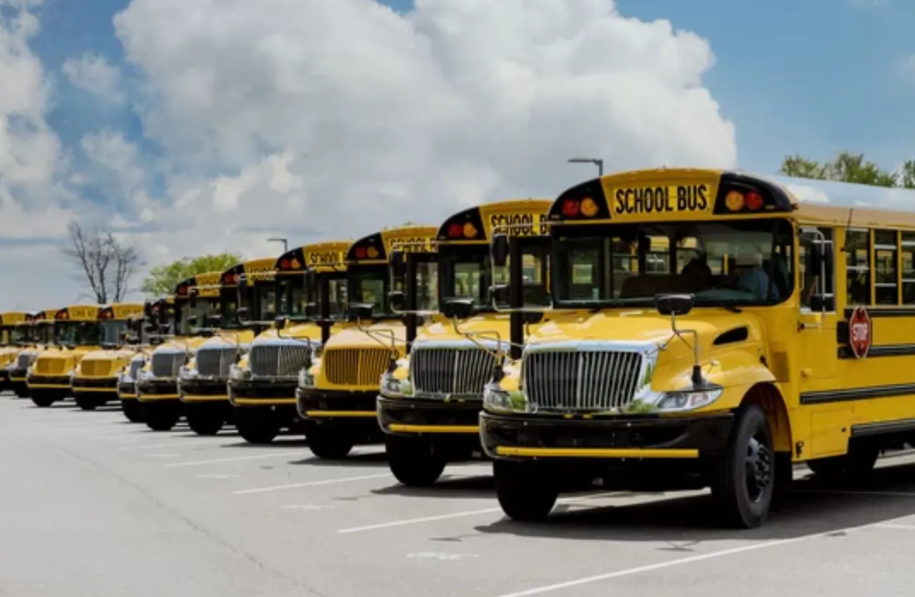 Worcester contrata conductores de autobuses escolares a $30 la hora