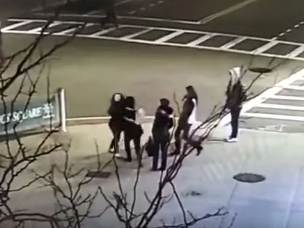 Libertad condicional para mujer que atacó a latinas por hablar español en East Boston