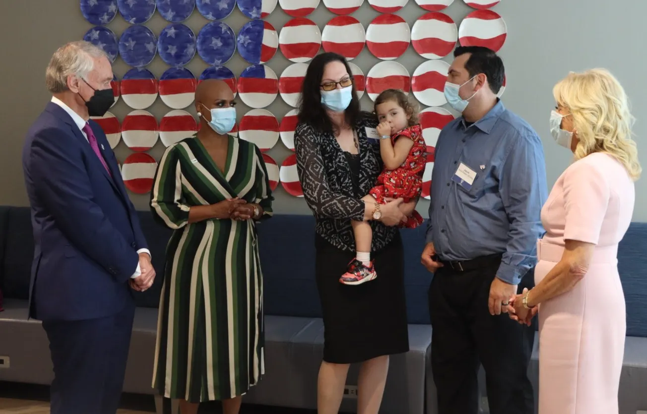 Primera dama se reúne en Boston con líderes locales