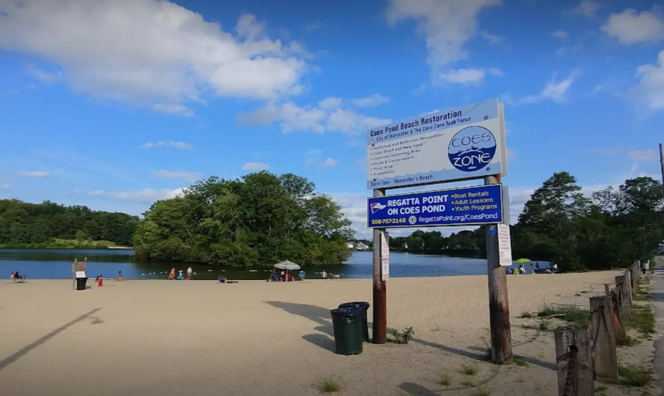 Bacteria tóxica provoca cierre de playa de Worcester