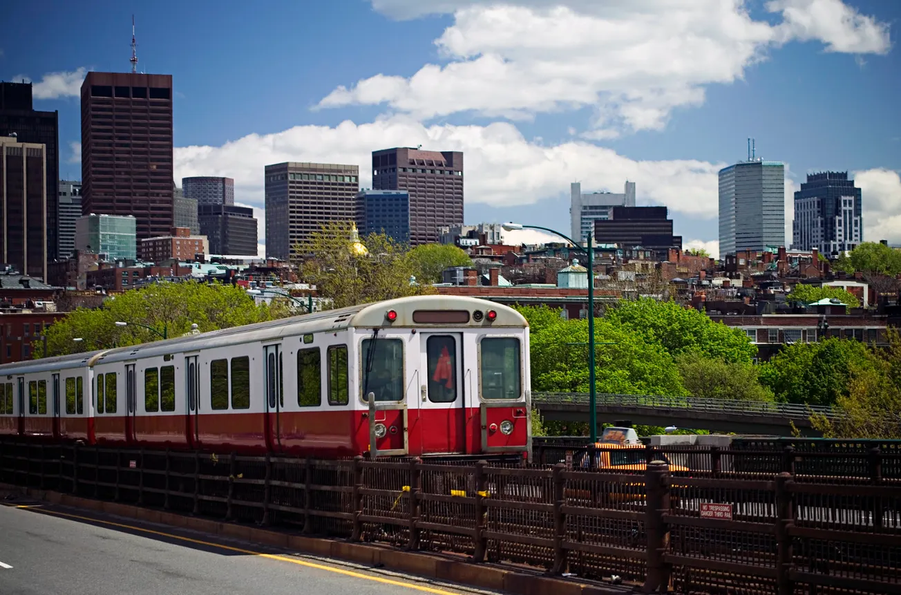 MBTA recorta servicios de la Línea Roja