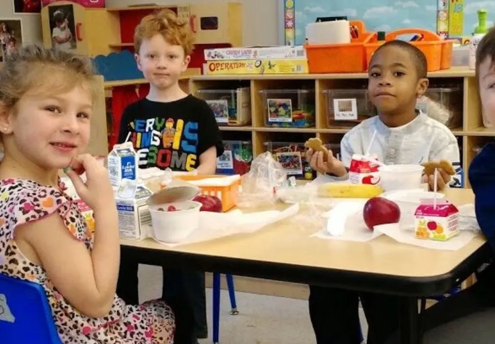 Massachusetts extiende programa de comidas gratis para 400 mil estudiantes