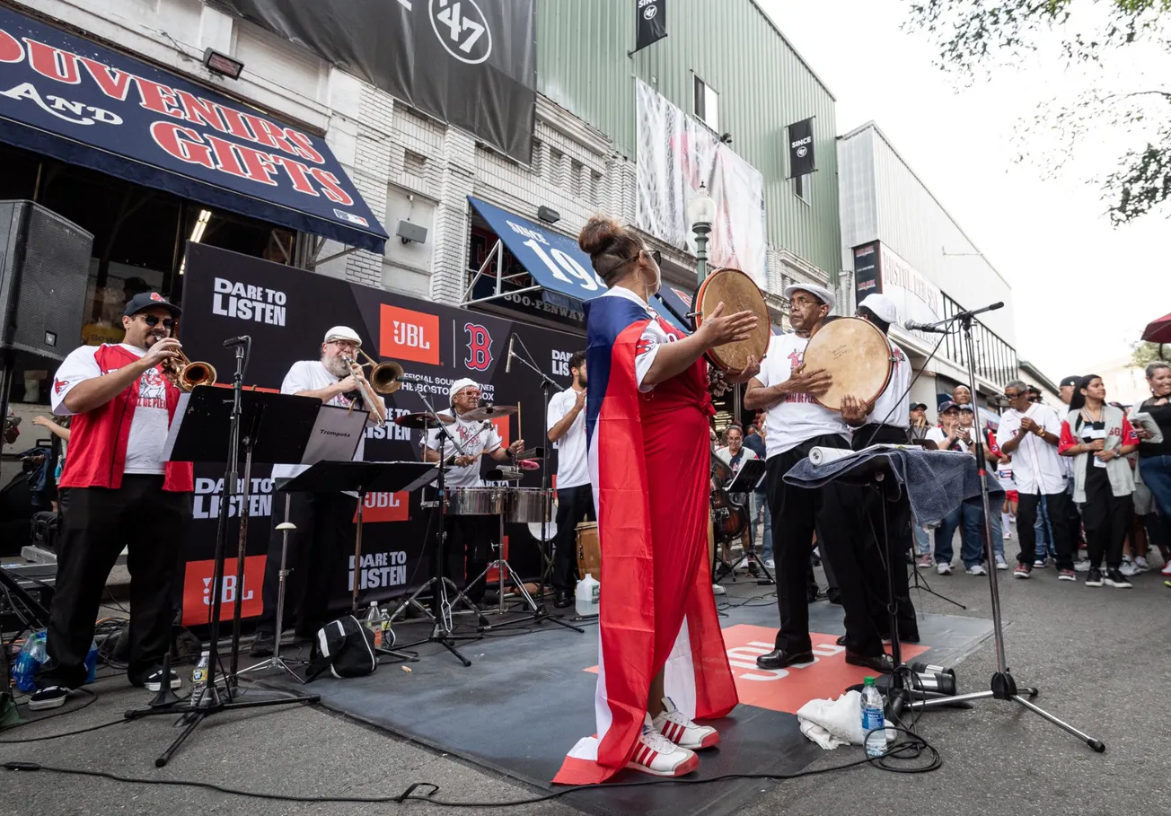 Boricuas se hicieron sentir en Fenway Park