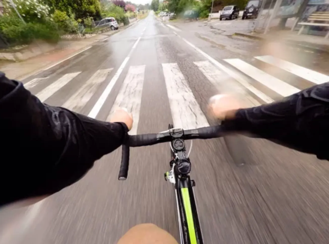 Muere ciclista tras chocar con camión en Boston