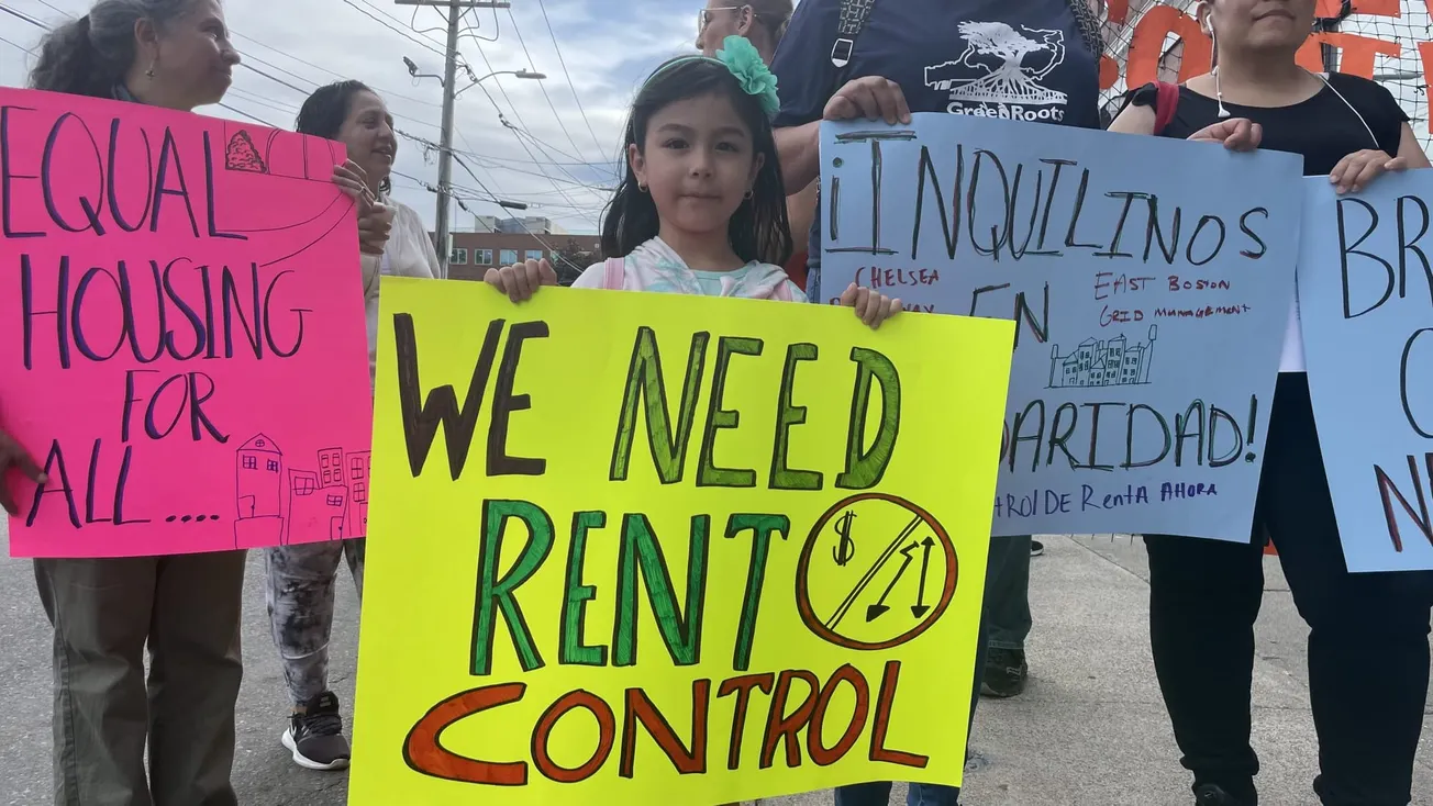 En la marcha de inquilinos, se percibió la inocencia a flor de piel en su máxima expresión cuando esta niña de 6 años, sin im