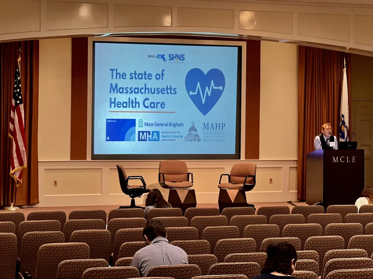 Panelistas dentro del sistema de salud fueron invitados a participar en una conversación sobre la atención médica de Massachu