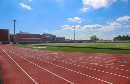 Disfruta de actividades deportivas este verano en Chelsea Memorial Stadium