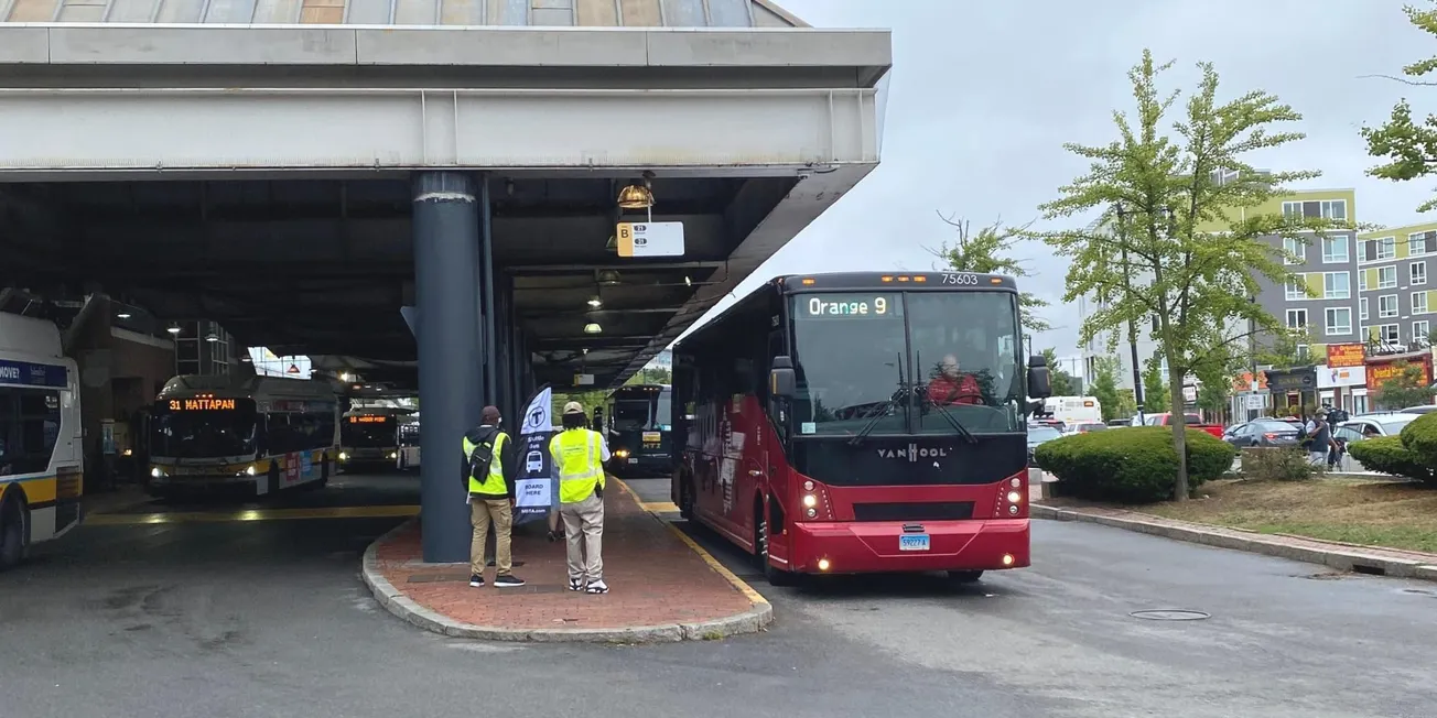 Parada de autobús Foto: Twitter: @CityOfBoston