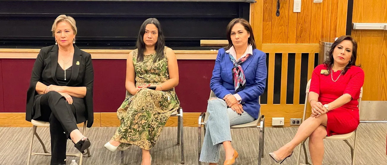 De izquierda a derecha Alía Lorena Ibarra, Kelly Rodas, Jacqueline García y Beatriz Figueroa, mujeres latinas que contaron su