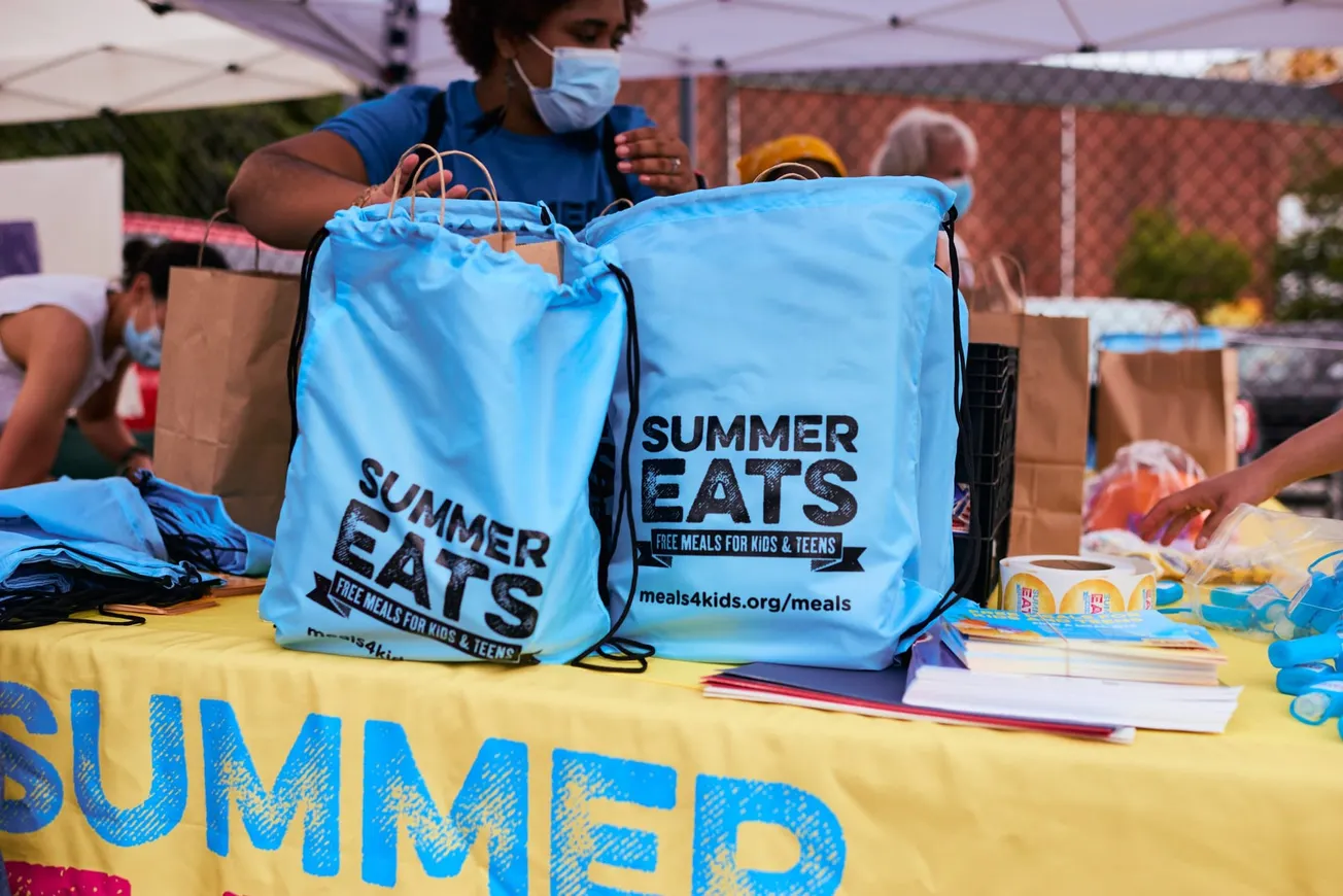 Summer Eats es un programa que entrega comida gratis para niños y adolescentes, en lugares de todo Massachusetts durante los