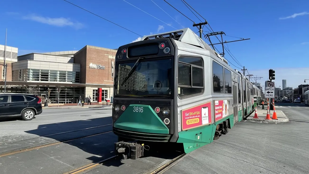 La Línea Verde desde el 6 hasta el 21 de agosto de 2022 estará cerrada para realizar el reemplazo de las vías entre Longwood