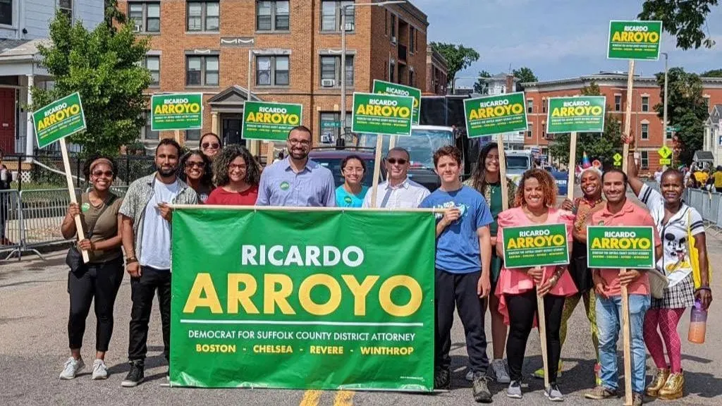 Ricardo Arroyo ha sufrido un duro revés en su campaña como candidato a Fiscal del Distrito Suffolk, tras la aparición de una