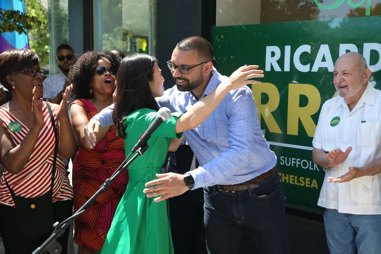 La alcaldesa de Boston, Michelle Wu, retiró su respaldo al concejal de la ciudad de Boston, Ricardo Arroyo, quien está bajo l