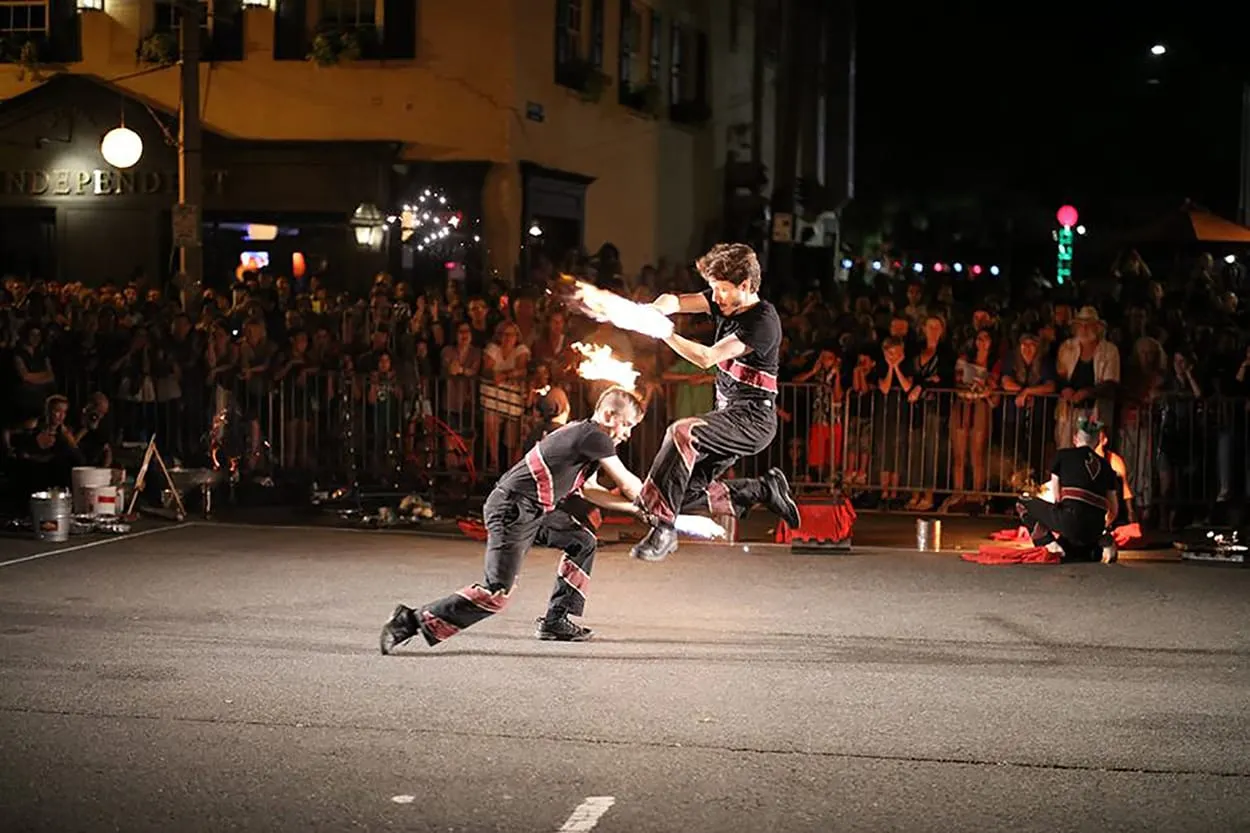 Festival gastronómico con lanzadores de fuego gratis este domingo
