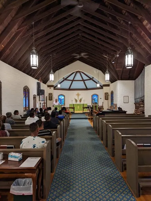 Migrantes en la iglesia St Andrews. Foto: @RepDylan