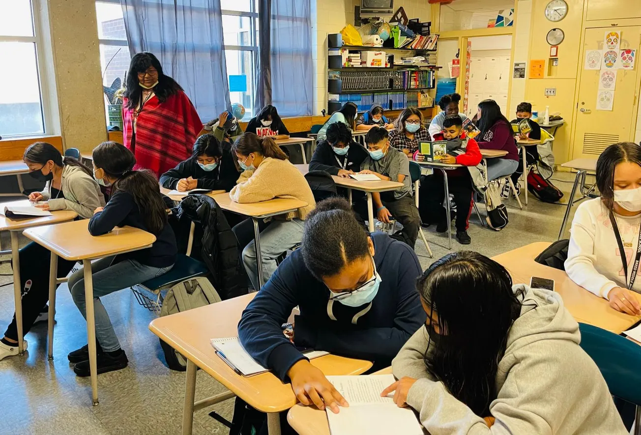 Magalie Torres-Rowe tiene 30 años de experiencia como profesora. Enseñar es su pasión porque considera que educar es la llave